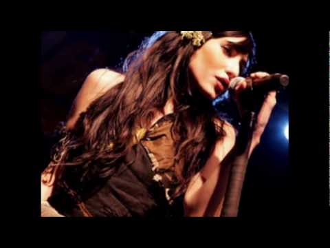 The Veronicas-Revenge Is Sweeter (Than You Ever Were)(Lyrics).