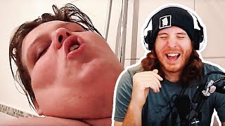 Unge Reagiert Auf Exsl Unter Der Dusche