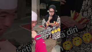 Hijab Merokok Santai