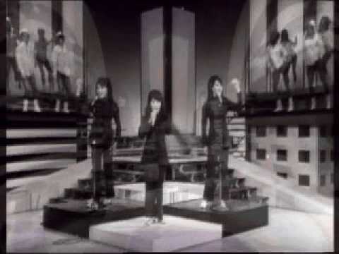 Presenting The Fabulous Ronettes. The Ronettes - Be My Baby