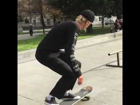 💃🏼💃🏼💃🏼 @vlad_pirat 📹: @vasilkan | Shralpin Skateboarding