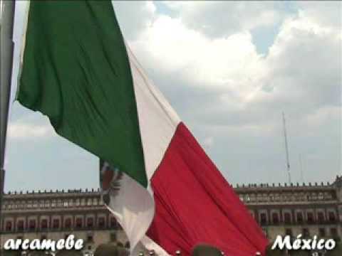 zocalo de mexico. Bandera de México, en el