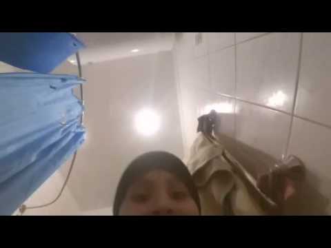 Женщины посетили общий душ со спрятанной там камерой
