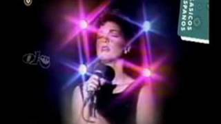 Watch Gloria Estefan Sola video