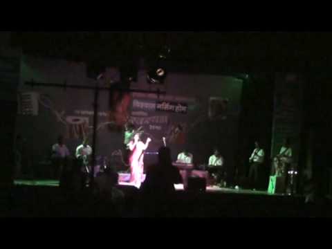 Dr Prachi pati singing reshmachya reghani