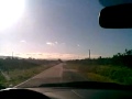 SIGNORA SOLA CHE PRENDE IL SOLE NUDA IN CAMPAGNA
