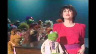 Watch Linda Ronstadt When I Grow Too Old To Dream video