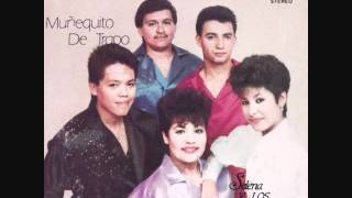 Watch Selena La Mirada video