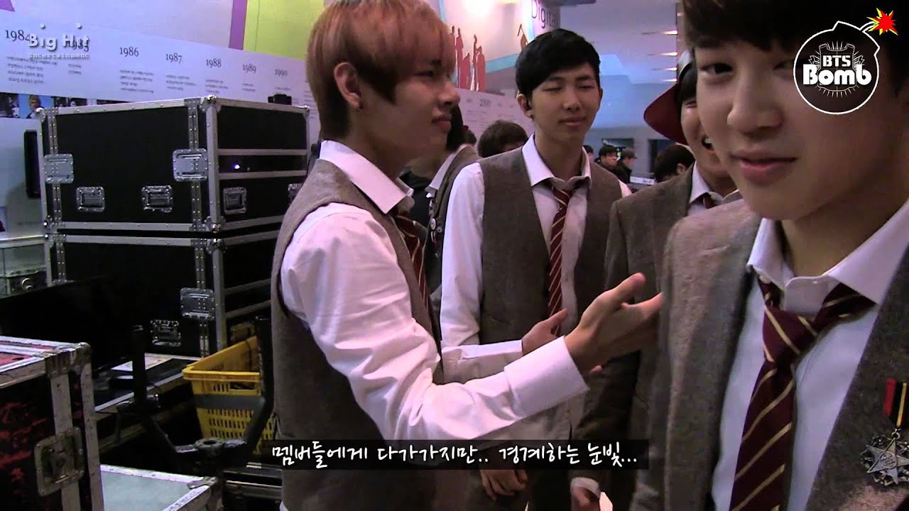 [BANGTAN BOMB] V is doing weird dance - YouTube