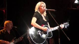 Watch Beccy Cole Lazy Bones video