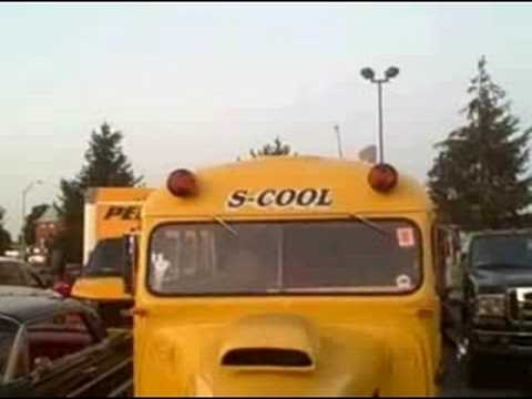 Hotrod School Bus BURNOUT