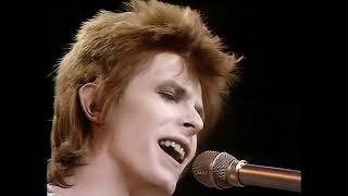 Watch David Bowie Starman video