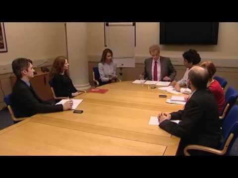 VIDEO : chairing a meeting - watch and practice how to run a staffwatch and practice how to run a staffmeeting:) (oup property) ...