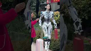 Sorprendió A Su Familia Disfrazándose De Robot Pero... Dyn