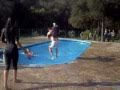 Retiro Adolescentes 360º ...Jogando as meninas na piscina!