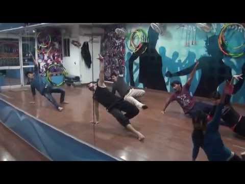har kisi ko nahin milta yahan pyar zindagi mein choreography...