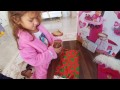 Yeni yılda sabah elife yılbaşı ağacı altında sürprizler var , eğlenceli çocuk videosu