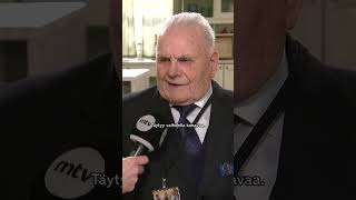 Leo, 95, On Katsonut Kaikki Salkkarit-Jaksot