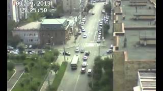 Видео Красноярск. ул. Сурикова, дурко на автобусе решил развернуться на встречке )) от Сергей Литовченко, улица Сурикова, Красноярск, Россия