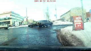 Видео ДТП Омск, перекресток ул. Чернышевского и ул. Октябрьская, 12.03.2015. от ДТП Омск, Октябрьская улица, Омск, Россия