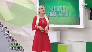 Renata Fan descendo até o chão