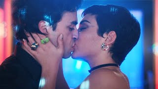Elite: Season 4 / Kissing Scenes — Samu and Ari (Itzan Escamilla and Carla Diaz)