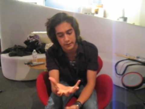 Avan Jogia Victoria Justice Pranked Me On Set BOP Tiger Beat 