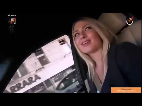Грудастая блондинка ебется в машине такси за халявный проезд