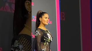 Model Vs Salma Hayek