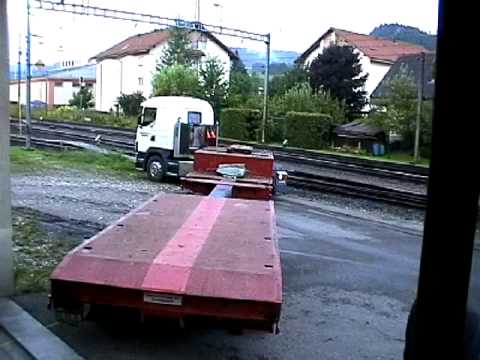 Solarspeicher Transport mit LKW und Helikopter