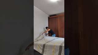Trocando A Roupa De Cama