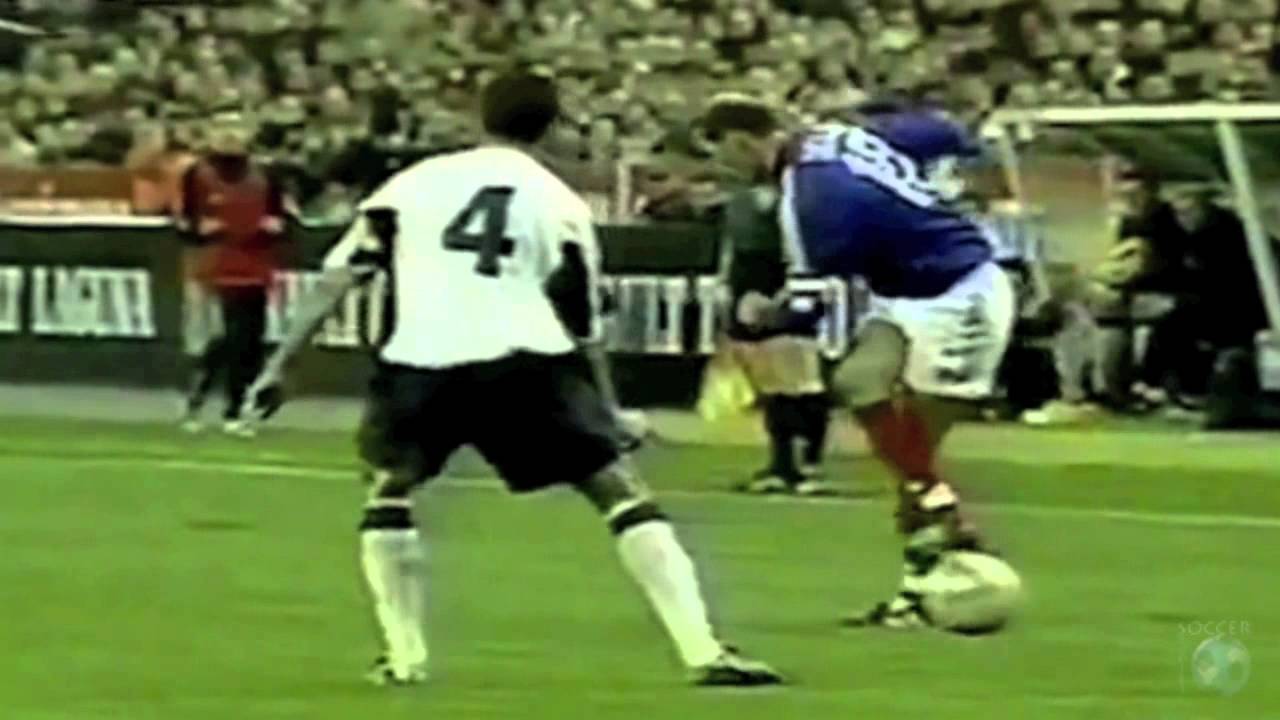 Zidane roulette soccer move