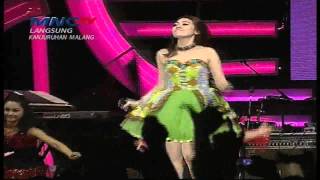 Via Vallen " Morena " - MNCTV Road Show Malang (2/5)