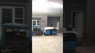 Wowwwwww....teknik mengangkat genset dgn berat 4 ton memakai teknik low cost dan simple