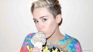 Watch Miley Cyrus Fweaky video