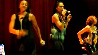 Watch En Vogue Hooked On Your Love video