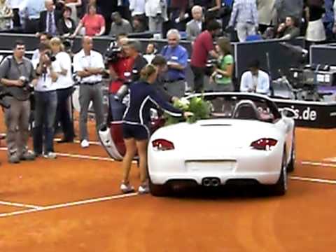 Winning ceremony of Svetlana クズネツォワ vs Dinara サフィンa @ Porsche テニス Grand Prix 2009 2／3