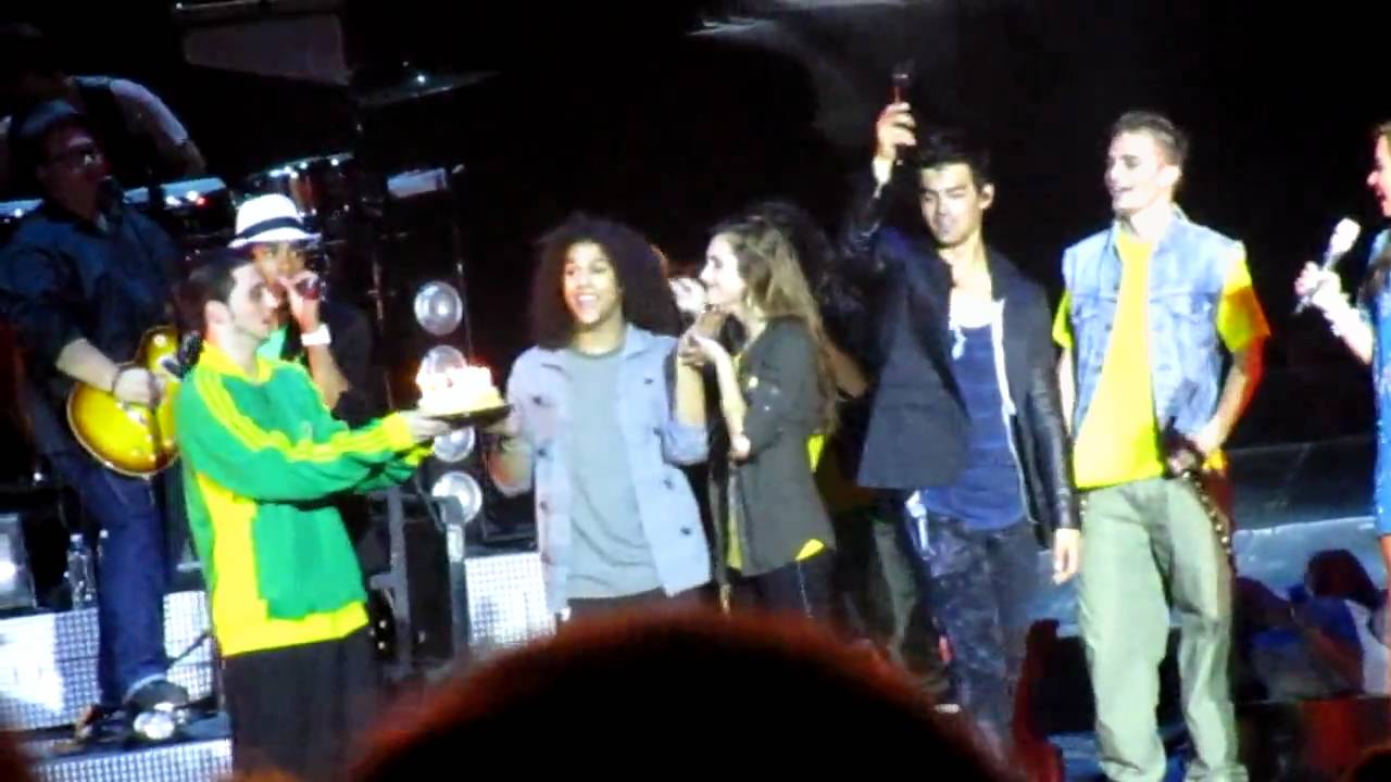 demi lovato singing happy birthday jonas brothers demi c rock cast singing happy demi lovato singing happy birthday jonas brothers demi c rock cast singing happy