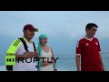 Modelo argentina da unos toques al balón en la playa de Ipanema