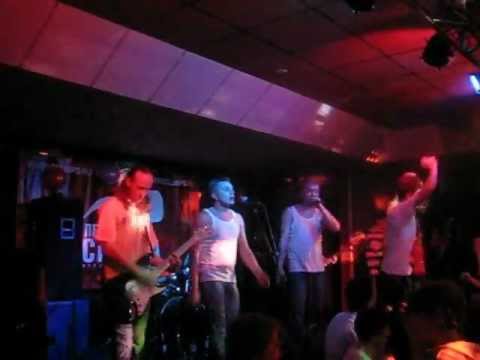 Скачать песню hooligans