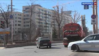 Видео В Волгограде началась уборка дорожной сети от пыли и грязи от ГТРК "Волгоград-ТРВ". "Волгоград 24", улица Карла Маркса, Волгоград, Россия