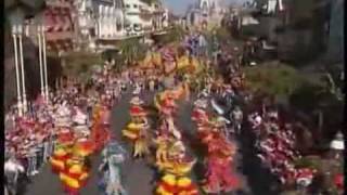 Disney 365 - Christmas Day Parade At Disney