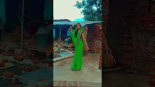 Naak Ke Nathuniya Wali Paon Ke Pajaniya Tu Jhulaniya Lai Dana