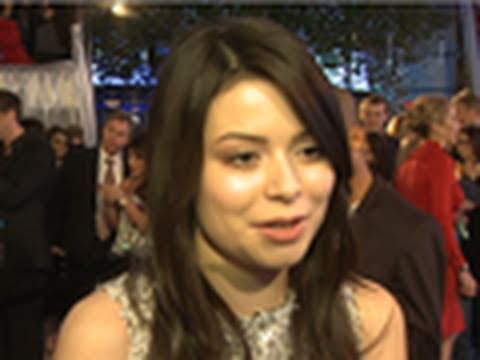 Miranda Cosgrove at 2011 People's Choice Awards