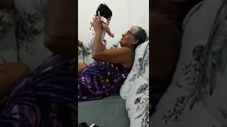 Vó Brincando Com A Neta