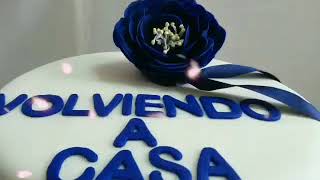 Torta con camelias azules