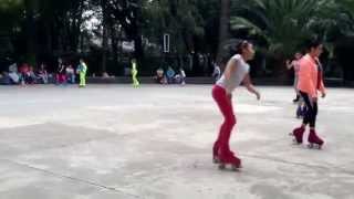 Mi amiga Emilia patinando