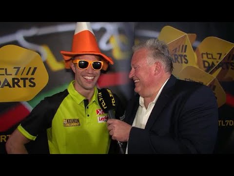 Van Persie boekte last-minute vlucht op verzoek van Van Gerwen - RTL 7 DARTS: PREMIER LEAGUE
