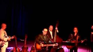 Watch Elvis Costello She Handed Me A Mirror video