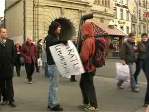 Free Hugs Campaign, Bern, Switzerland (Music by YRU